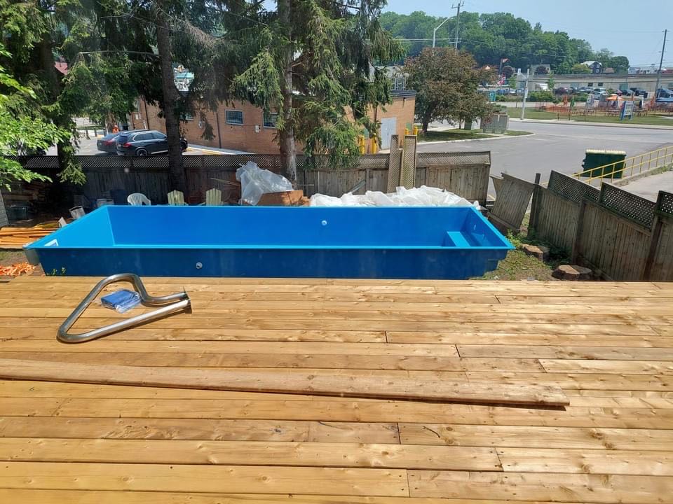 Transformando o jardim da sua casa com uma piscina de fibra de vidro personalizada